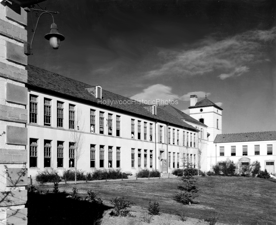 Beverly Hills High School 1938.jpg